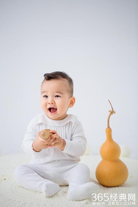 陆川儿子一周岁 胡蝶晒小葫芦萌照肉嘟嘟