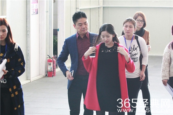 刘强东解释拒绝他人提奶茶妹妹：并非针对网友