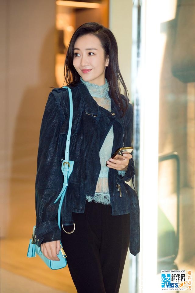 女星秋衣里面藏心机 郑爽单纯迪丽女王范 杨幂心机不如她