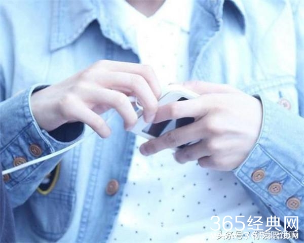 小鲜肉们不只脸好看 连手都那么漂亮 最后一个肉手婴儿肥还没退