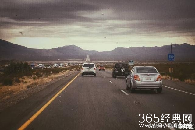 郑恺清早发旅行照，天上飞的东西亮了，而评论在道德绑架地提陈赫