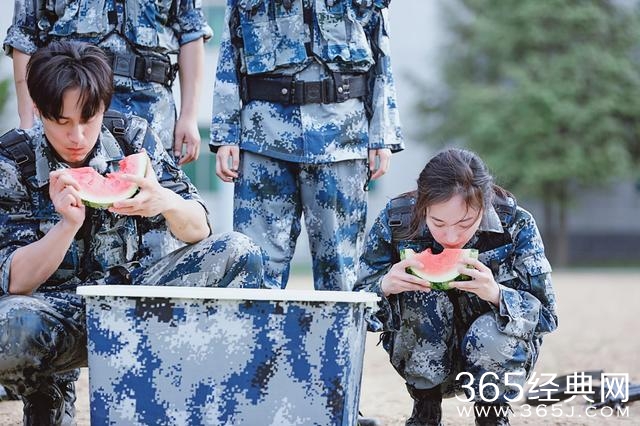 杨幂素颜上男子汉私服穿59块回力鞋 这么接地气真是没谁了