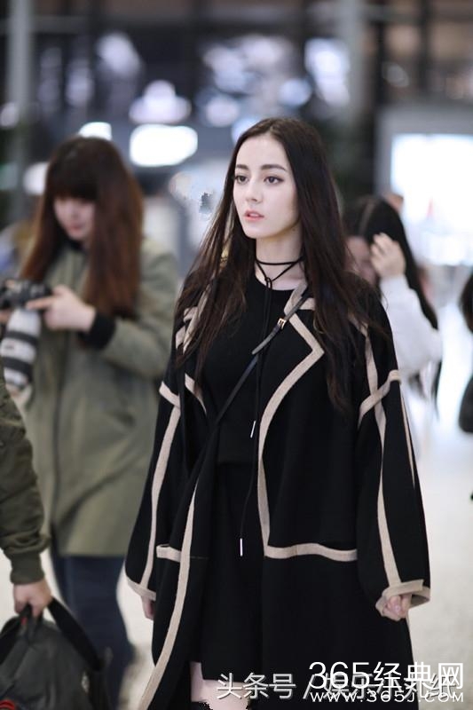 女星秋衣里面藏心机 郑爽单纯迪丽女王范 杨幂心机不如她