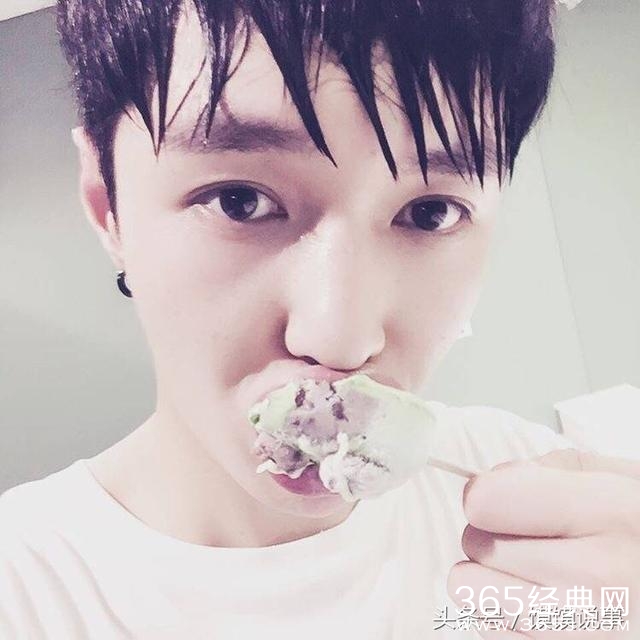 张艺兴，小绵羊的日常自拍，帅到怎么都看不够