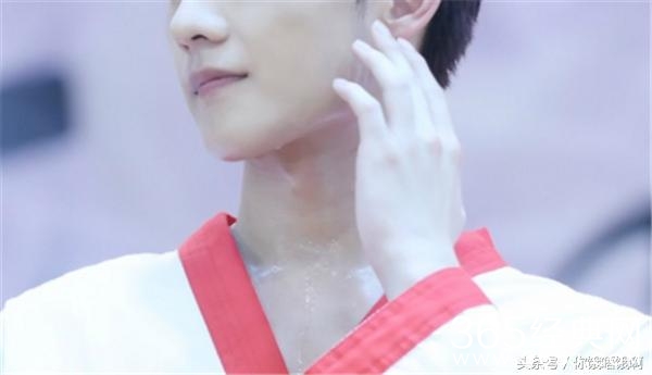 小鲜肉们不只脸好看 连手都那么漂亮 最后一个肉手婴儿肥还没退