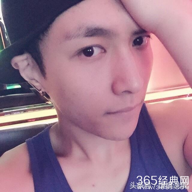 张艺兴，小绵羊的日常自拍，帅到怎么都看不够