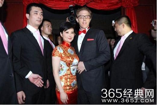 44岁袁立近照曝光，嫁给外国亿万富翁后，变成了这副模样