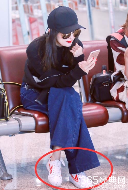 杨幂素颜上男子汉私服穿59块回力鞋 这么接地气真是没谁了