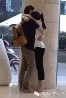 坐拥百亿身家，路边买20元童装，这对豪门夫妇最让人心旷神怡