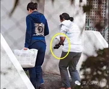 坐拥百亿身家，路边买20元童装，这对豪门夫妇最让人心旷神怡