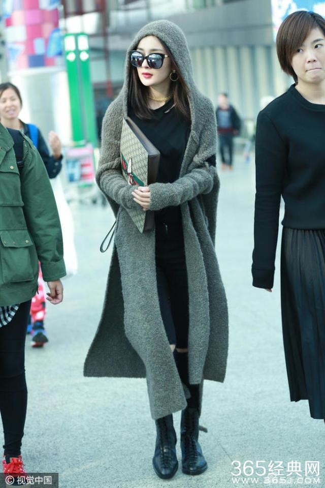 女星秋衣里面藏心机 郑爽单纯迪丽女王范 杨幂心机不如她