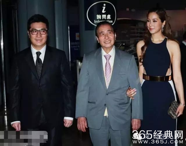 坐拥百亿身家，路边买20元童装，这对豪门夫妇最让人心旷神怡