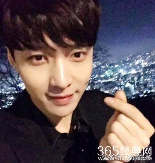 张艺兴，小绵羊的日常自拍，帅到怎么都看不够