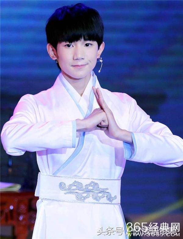 小鲜肉们不只脸好看 连手都那么漂亮 最后一个肉手婴儿肥还没退