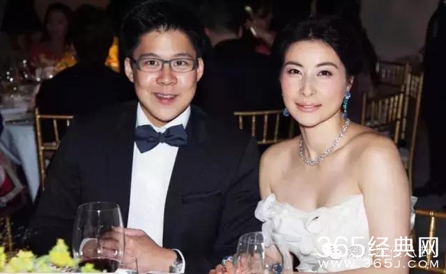 坐拥百亿身家，路边买20元童装，这对豪门夫妇最让人心旷神怡