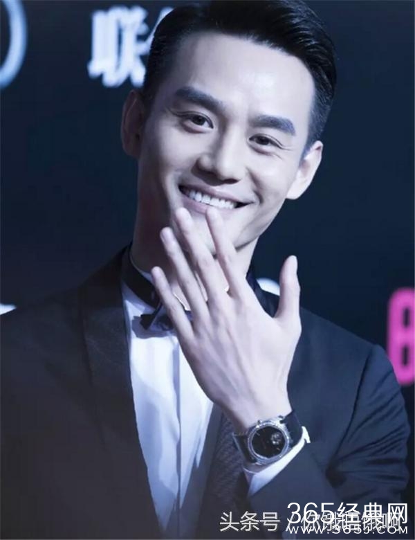 小鲜肉们不只脸好看 连手都那么漂亮 最后一个肉手婴儿肥还没退