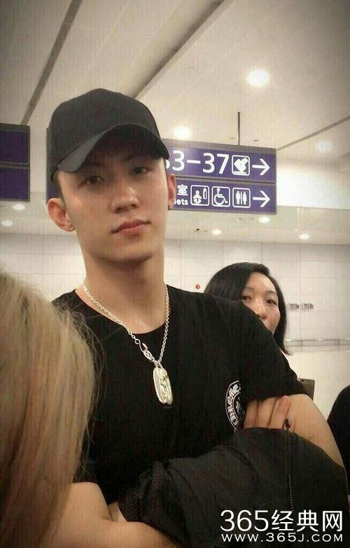 男星素颜曝光！彭于晏杨洋黄景瑜没差陈坤像宋小宝鹿晗张艺兴有痘