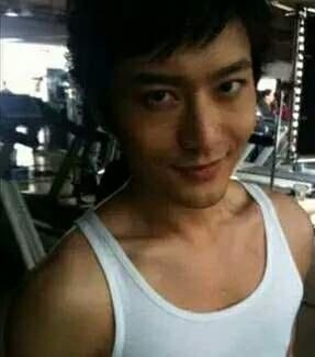 男星素颜曝光！彭于晏杨洋黄景瑜没差陈坤像宋小宝鹿晗张艺兴有痘