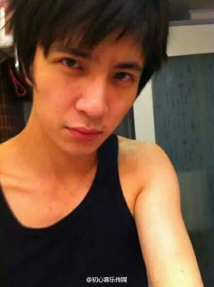 男星素颜曝光！彭于晏杨洋黄景瑜没差陈坤像宋小宝鹿晗张艺兴有痘