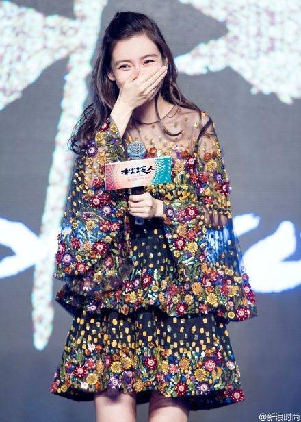 baby穿的衣服确实美，可是把照片放大看，吓到我了！