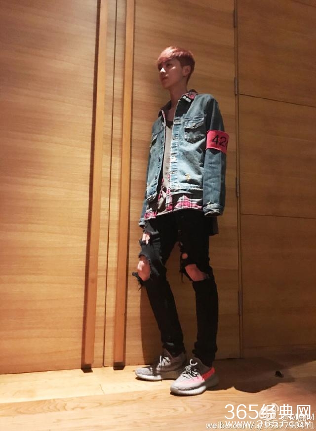 袁姗姗又开始作，LadyGaga都不敢穿的鞋子她穿，丑哭了