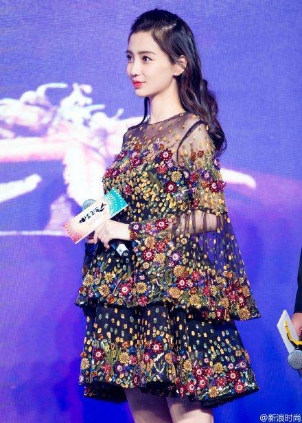 baby穿的衣服确实美，可是把照片放大看，吓到我了！