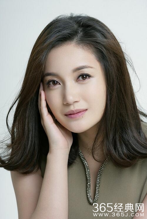 她16岁时一炮而红，只因为了演好一个角色被骂十多年