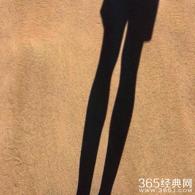 BIGBANG权志龙与姜大声等沙滩放松 网友：龙哥老司机太污