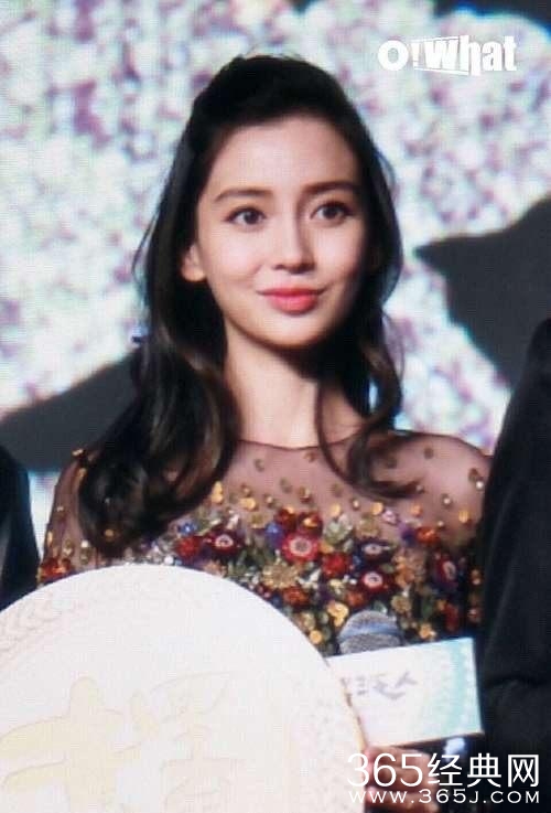 baby穿的衣服确实美，可是把照片放大看，吓到我了！