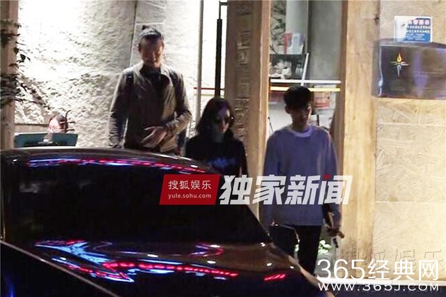 张翰娜扎被拍到一起逛街看电影，其实明星谈恋爱和普通人没差啊