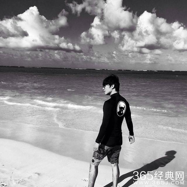 BIGBANG权志龙与姜大声等沙滩放松 网友：龙哥老司机太污