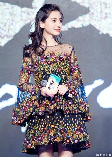 baby穿的衣服确实美，可是把照片放大看，吓到我了！