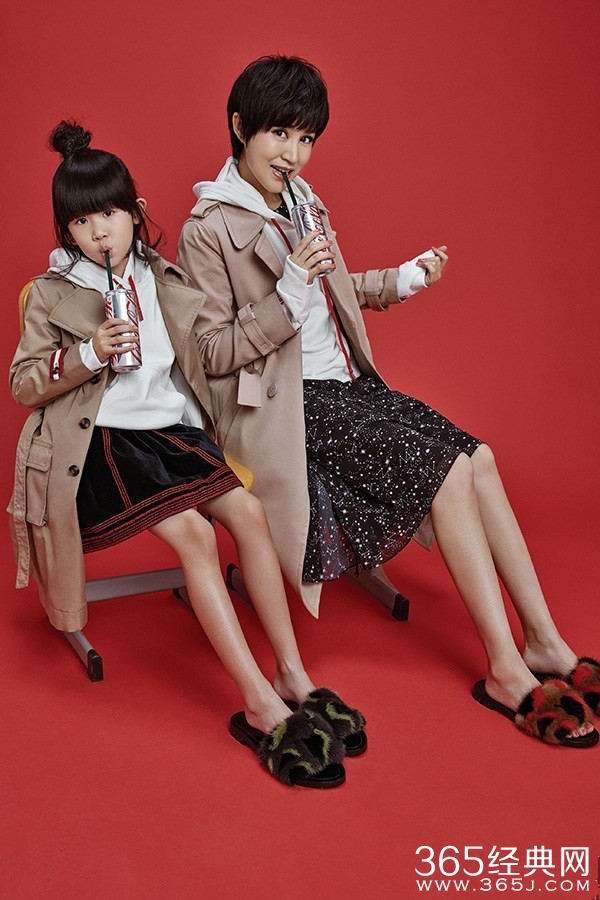 鲍蕾贝儿曝写真 8岁贝儿 青出于蓝胜于蓝