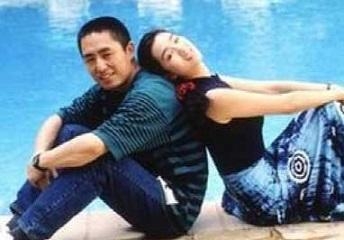 与张艺谋传绯闻多年，嫁老外离婚后女神性感依旧