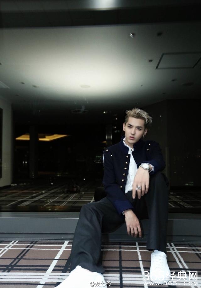 吴亦凡瘦了，曾跌下神坛如今荣耀归来，旁边的蒋勤勤超抢镜！