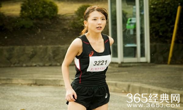 美丽女主被逼自我了断，充满日系cult风的电影