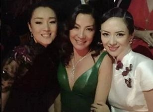 与张艺谋传绯闻多年，嫁老外离婚后女神性感依旧