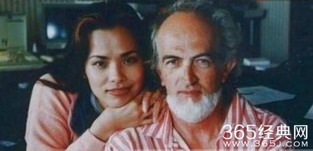 53岁韦唯近照曝光，嫁给外国大人物后被弃，成了这副模样