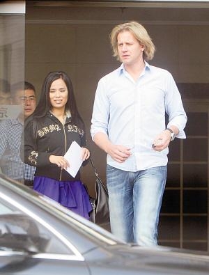 53岁韦唯近照曝光，嫁给外国大人物后被弃，成了这副模样