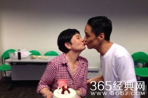 冯远征为妻子庆生 夫妻隔空示爱幸福甜蜜