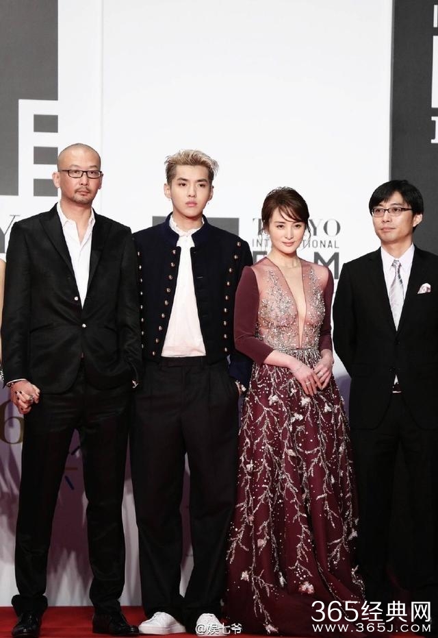 吴亦凡瘦了，曾跌下神坛如今荣耀归来，旁边的蒋勤勤超抢镜！