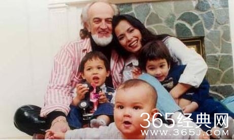 53岁韦唯近照曝光，嫁给外国大人物后被弃，成了这副模样