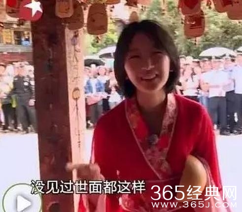 周冬雨耍大牌？让助理蹲地为她穿鞋，片场工作人员都看不下去了！