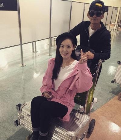 女明星坐机场行李车：范冰冰童心未泯，白百何尴尬，杨幂情有可原