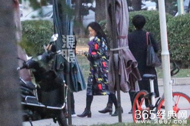 徐峥陶虹未受流言影响  现身为女儿开家长会  人家好着呢