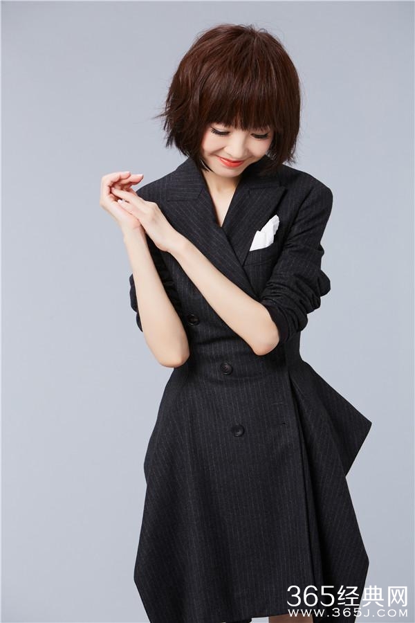 事业身家过亿却暴瘦成纸人，像大头娃娃，真太不协调