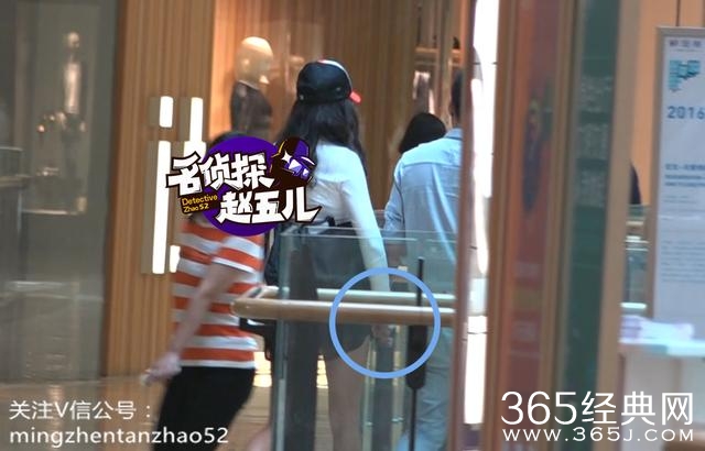 瞿颖牵手神秘男逛街陪逛男装疯狂采购