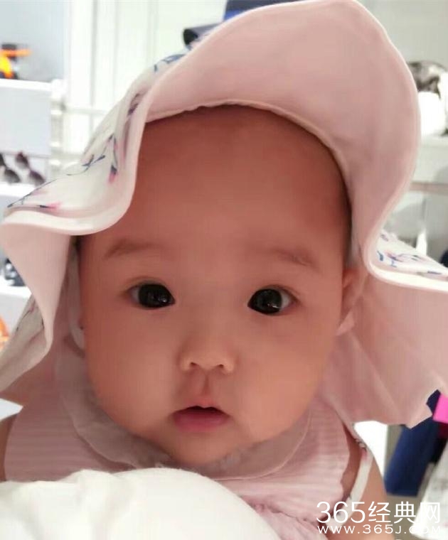 董璇高云翔儿时照曝光 一家三口分不清