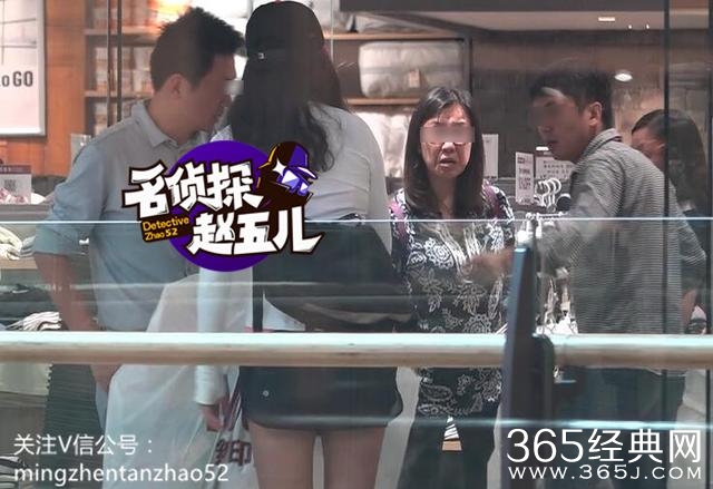 瞿颖牵手神秘男逛街陪逛男装疯狂采购