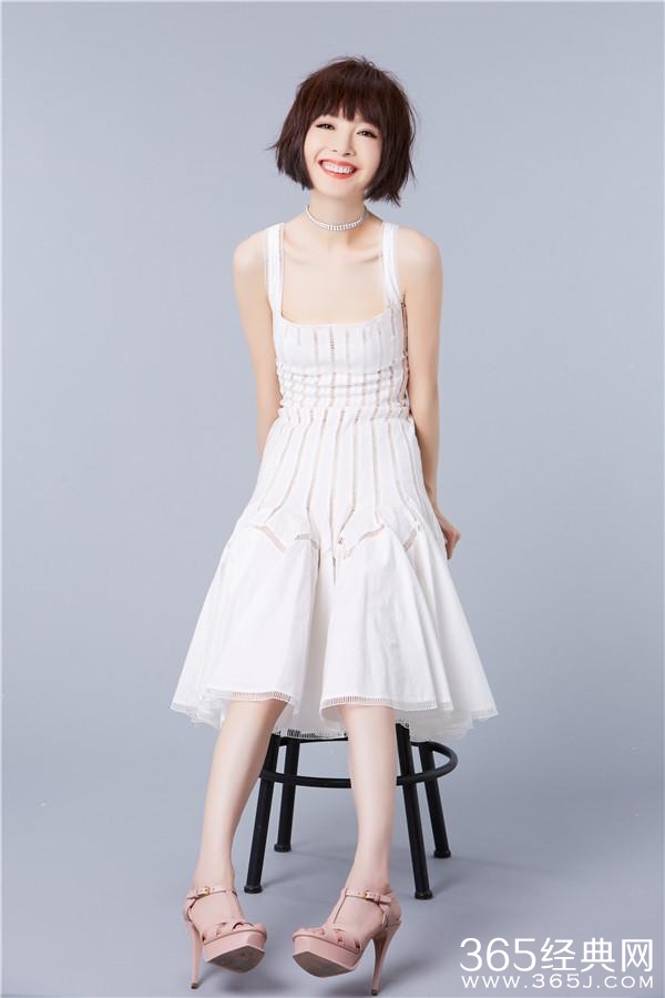 事业身家过亿却暴瘦成纸人，像大头娃娃，真太不协调